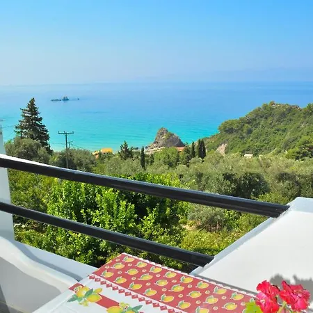 Escape Studio With Swimming Pool - Beach Apartment