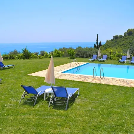 Escape Studio With Swimming Pool - Beach Apartment