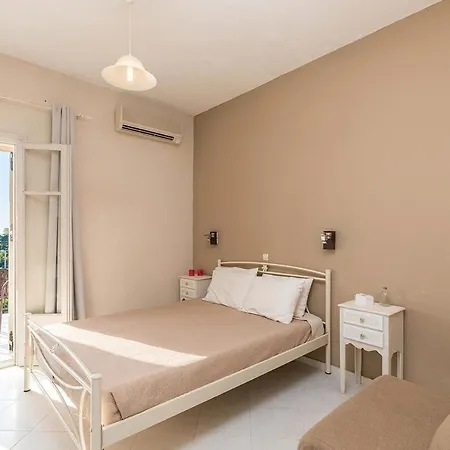 Escape Studio With Swimming Pool - Beach Apartment *